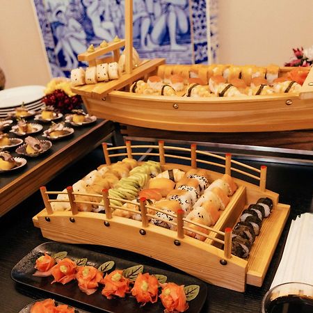 Bristol Panama, A Registry Collection Hotel Exteriér fotografie Sushi boat