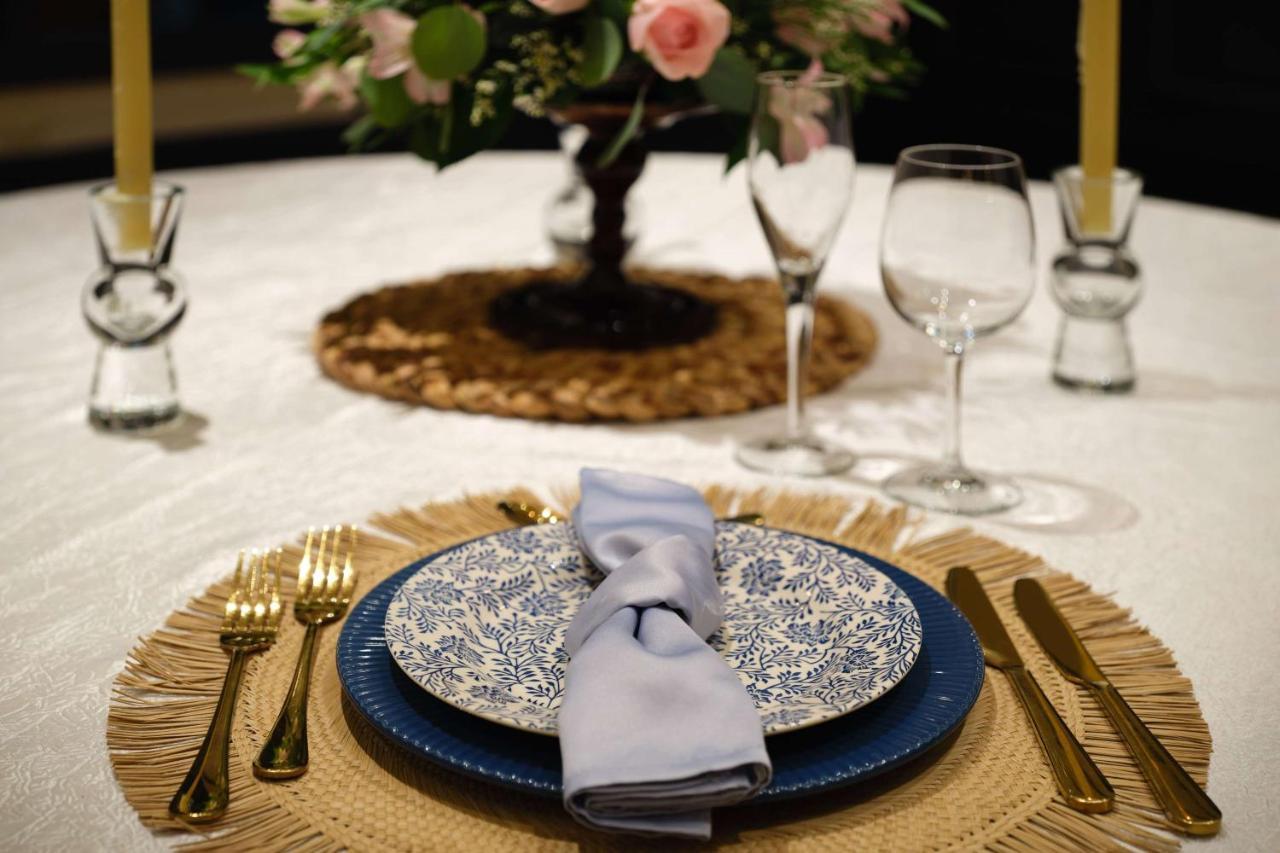 Bristol Panama, A Registry Collection Hotel Exteriér fotografie A place setting with a charger plate