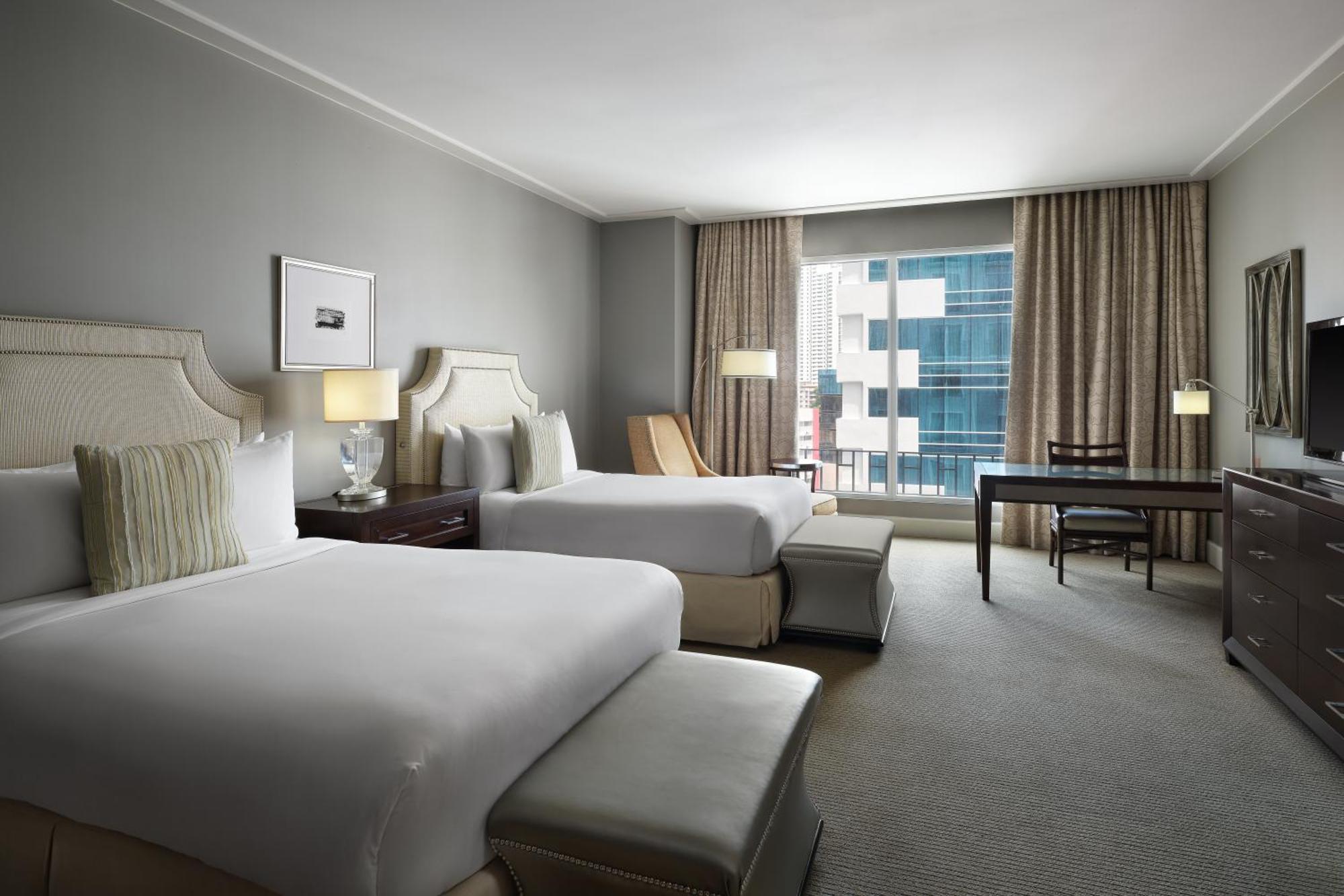 Bristol Panama, A Registry Collection Hotel Exteriér fotografie A guest room at the JW Marriott Detroit Renaissance Center