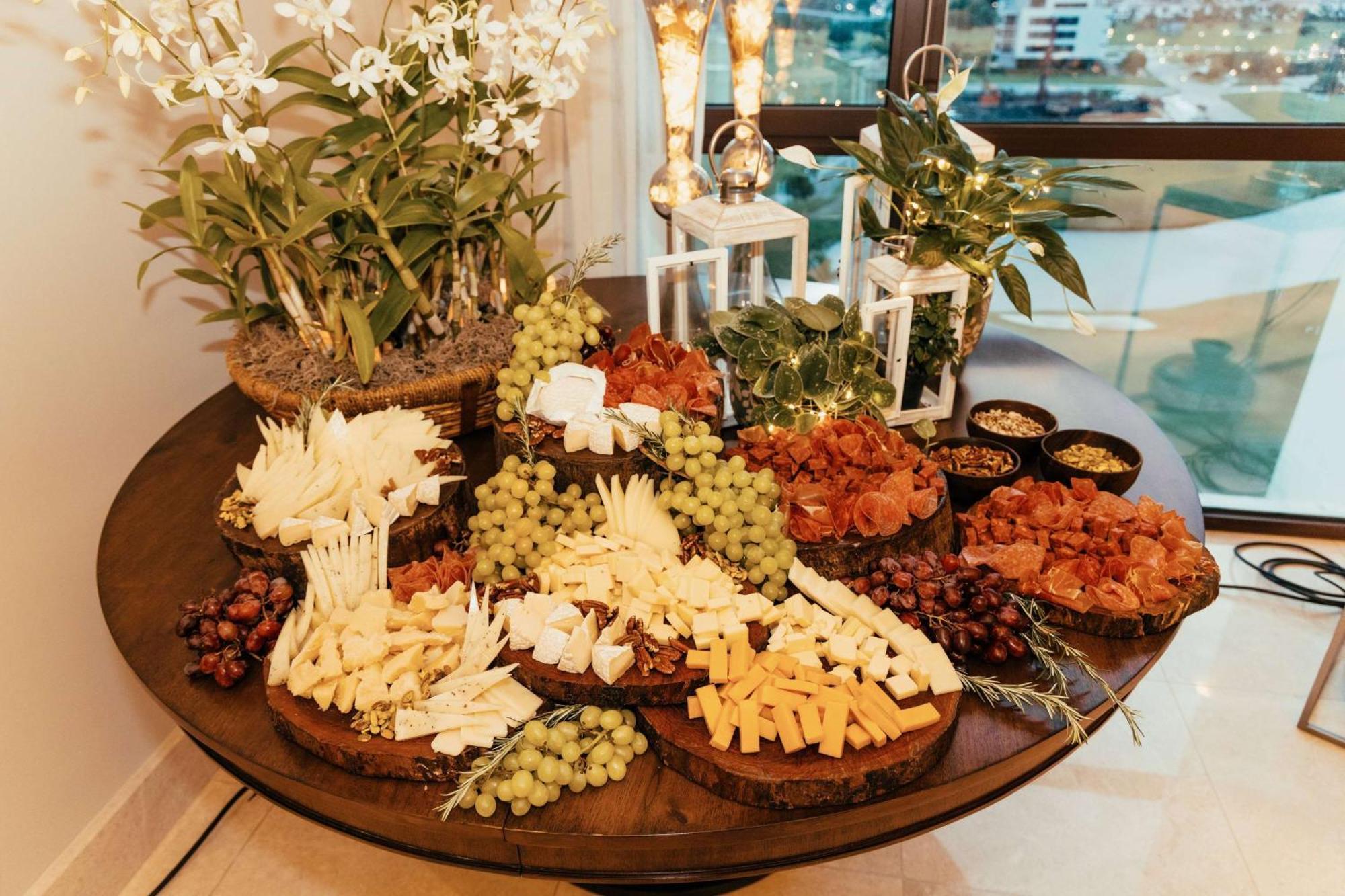 Bristol Panama, A Registry Collection Hotel Exteriér fotografie A cheese platter