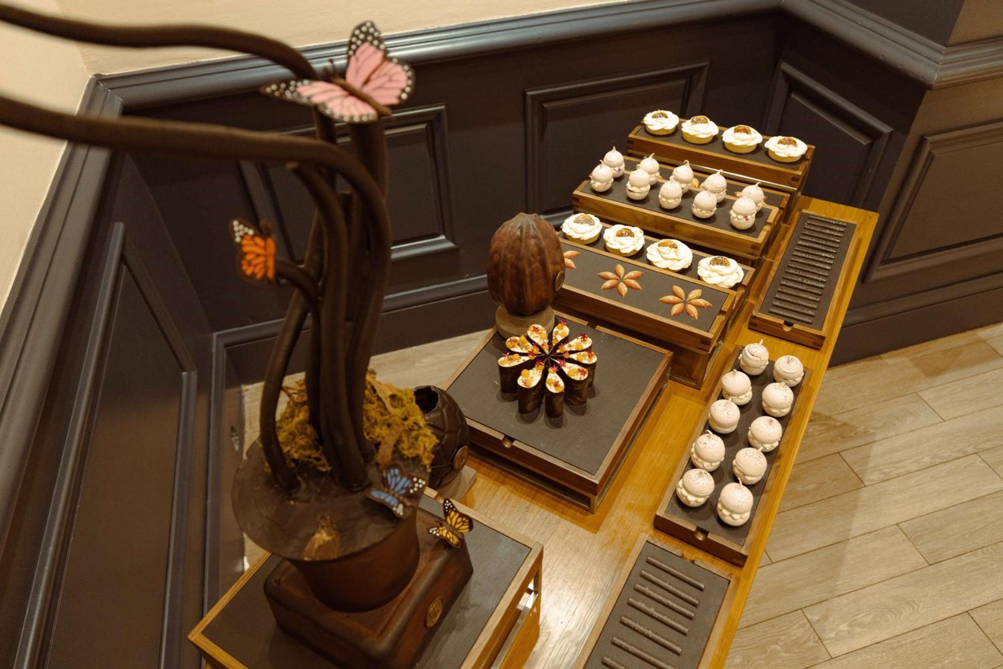 Bristol Panama, A Registry Collection Hotel Exteriér fotografie A display of Japanese sweets